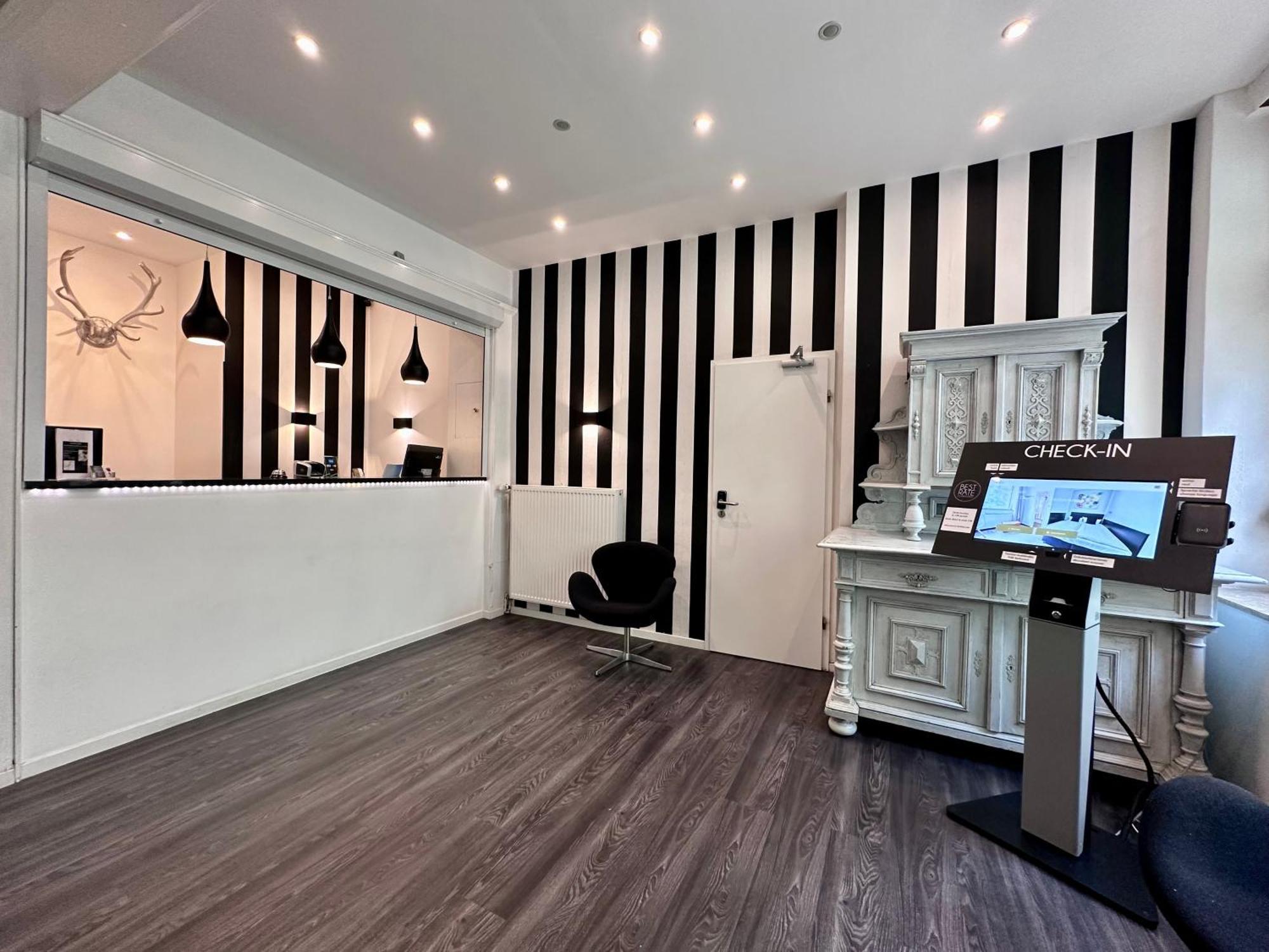 Hotel Alt Deutz City-Messe-Arena Kontaktloser Self Check-In Cologne Exterior photo
